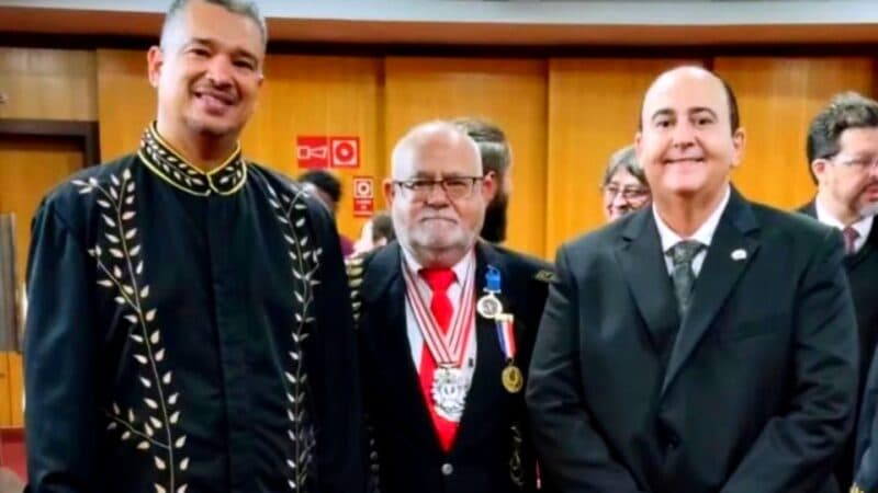 Manhuaçuense assume cadeira na Academia de Letras do Brasil